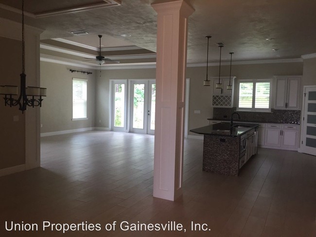 Building Photo - 4 br, 3 bath House - 7845 SW 79th Drive