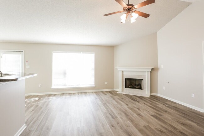 Building Photo - 2571 Hunters Pointe Dr