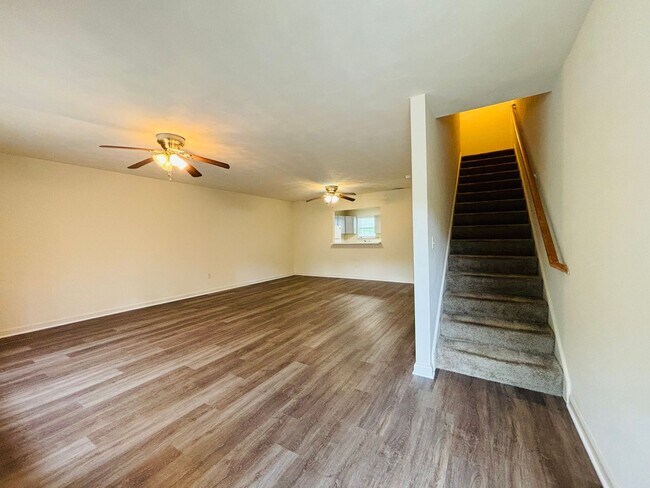 Foto del edificio - 4 Bedroom 2.5 Bath Townhouse