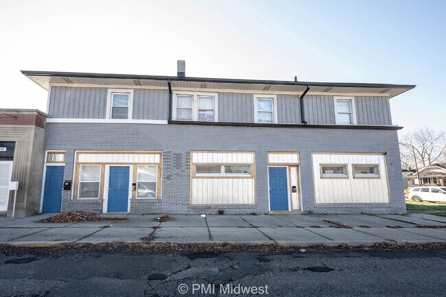 Building Photo - 5045 E 10th St
