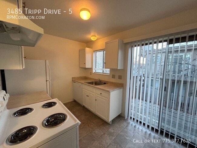 Foto del edificio - 3485 Tripp Dr