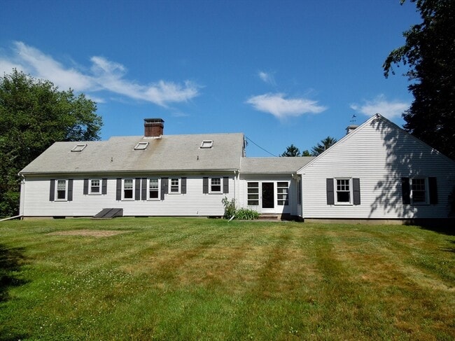Building Photo - 2 Briarwood Ct