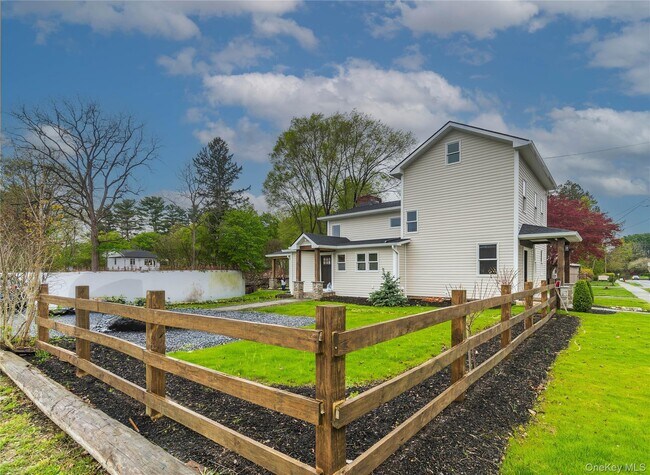 Foto del edificio - 4407 Albany Post Rd