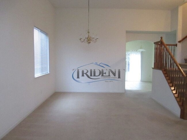 Building Photo - 4 bedroom, 3 bath house with approx. 2,183 sq. ft.