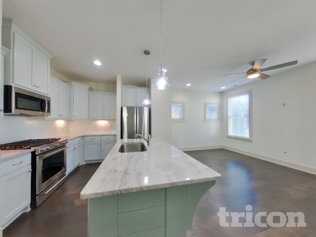 Foto del edificio - 1224 Hillwood Private Cove