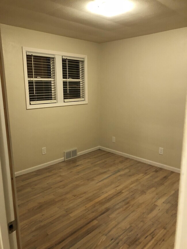 Foto del edificio - 1715 Blossom Ln