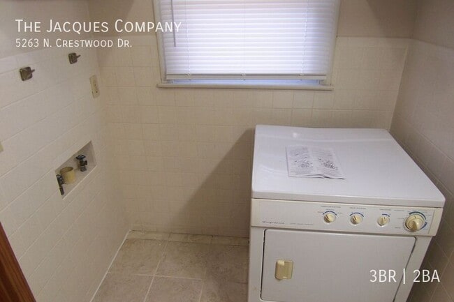 Foto del edificio - 5263 N Crestwood Dr