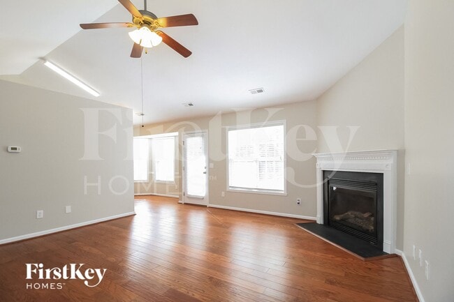 Foto del edificio - 4596 River Gate Dr