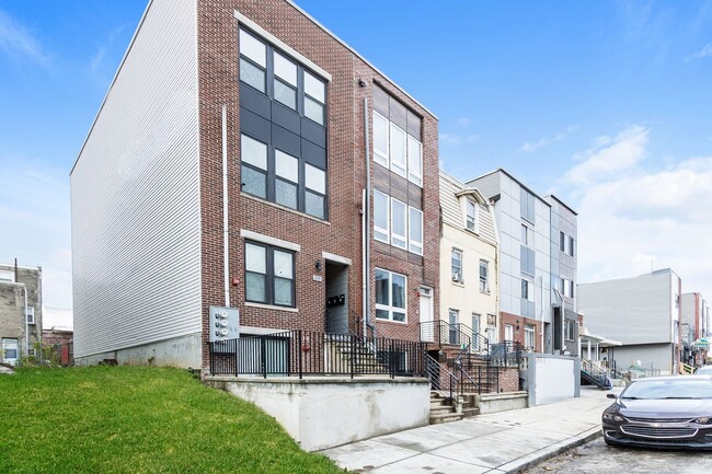 Building Photo - 2218 N Franklin St