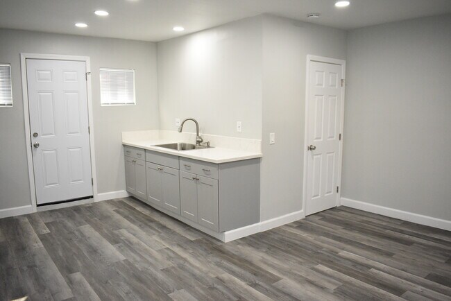 Kitchen & bathroom - 3940 5th St