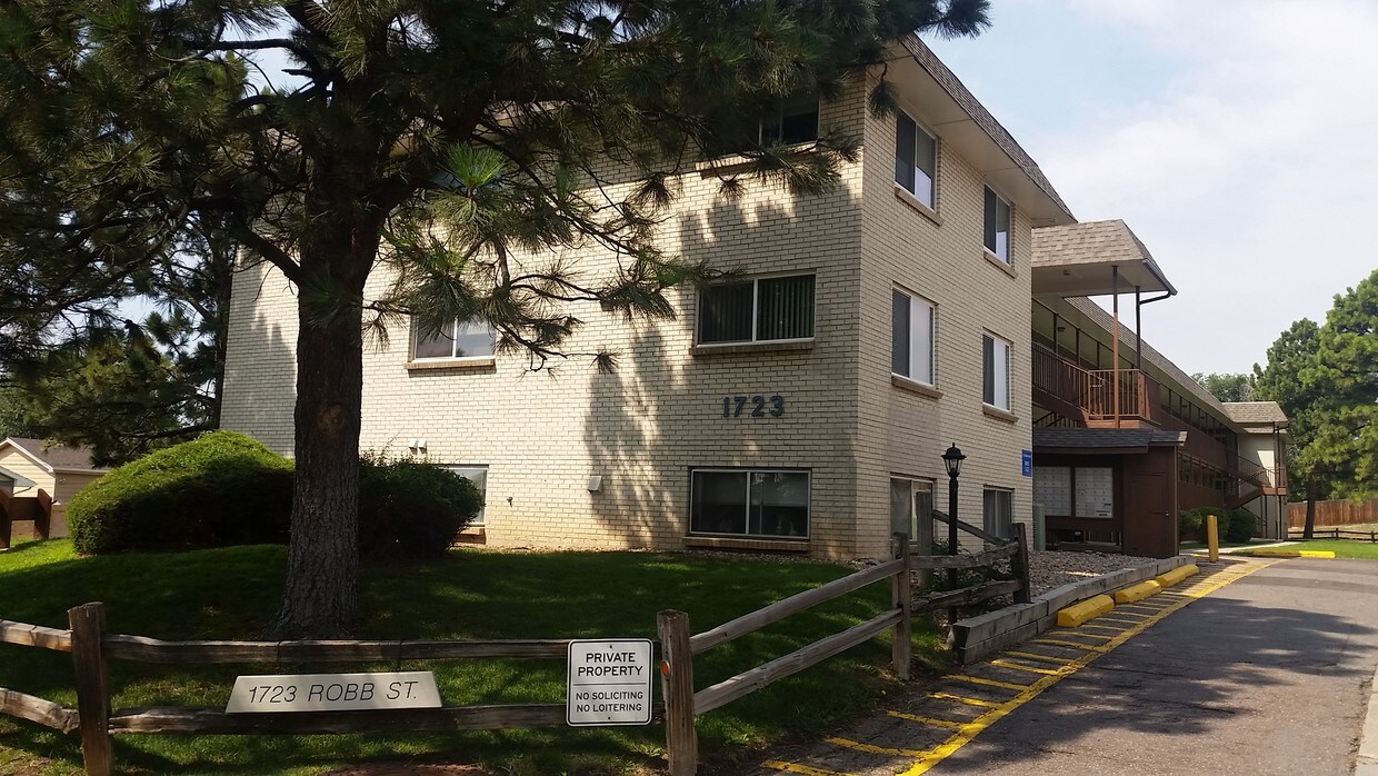 1723 N Robb St, Lakewood, CO 80215 Condo for Rent in Lakewood, CO