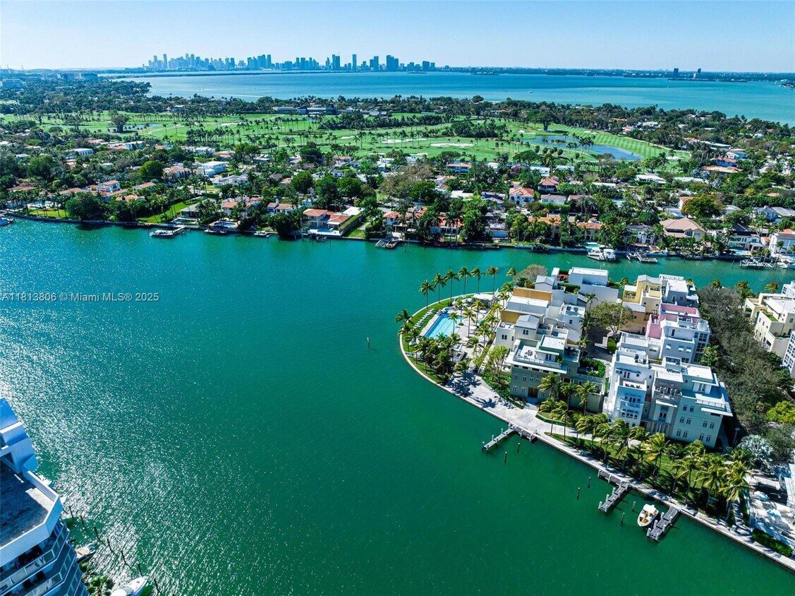 Foto principal - 6103 Aqua Ave