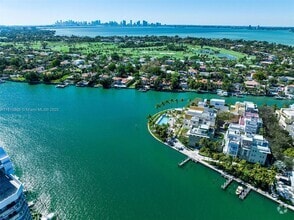 Building Photo - 6103 Aqua Ave