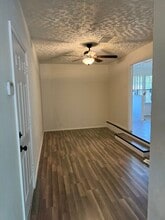Building Photo - 613 S Meadow Ln