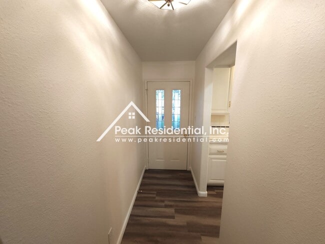 Building Photo - Nice 3bd/1.5 ba Carmichael Home With RV Access!