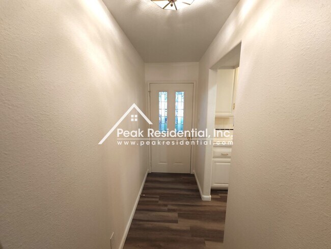 Foto del edificio - Nice 3bd/1.5 ba Carmichael Home With RV Access!