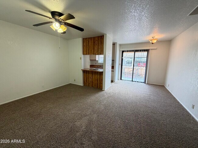 Foto del edificio - 840 S Main St