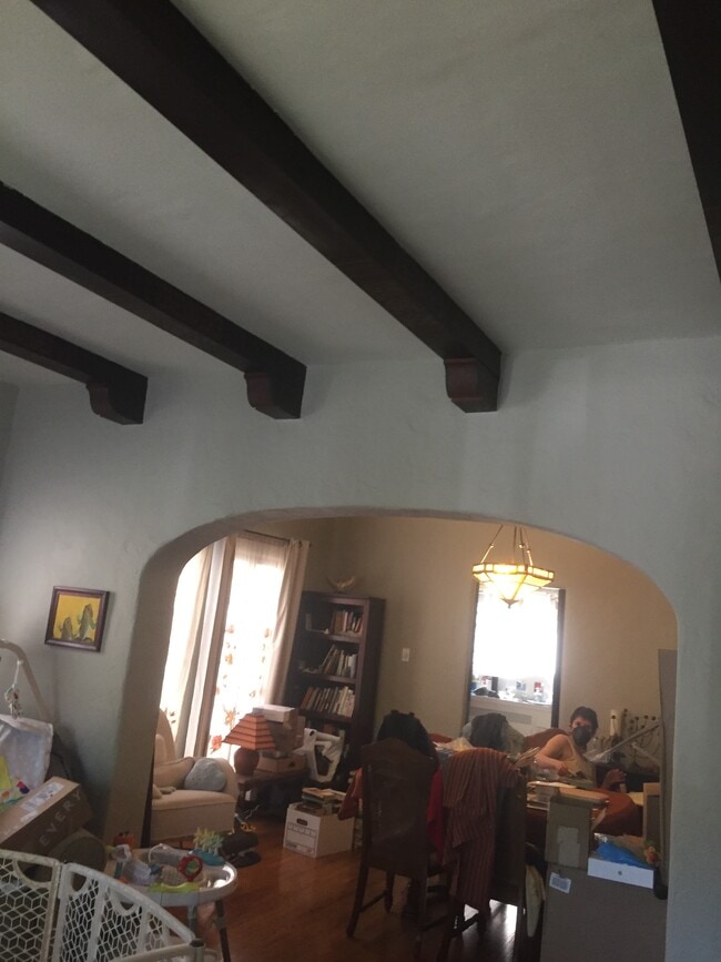 Beam ceiling - 353 N Orange Grove Ave