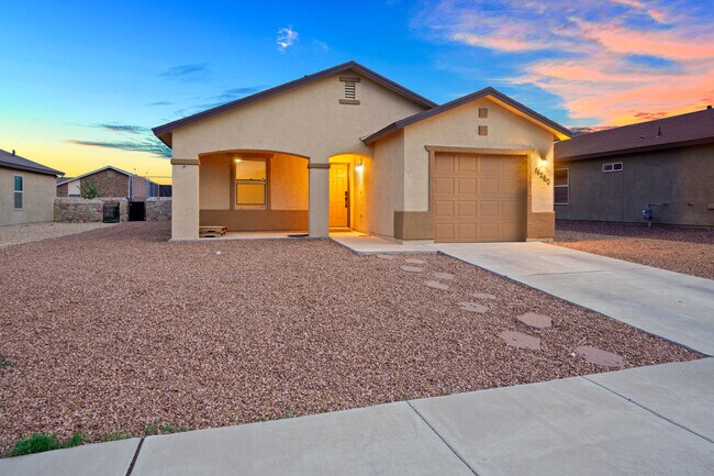 Building Photo - 14260 Desierto Lindo Ave