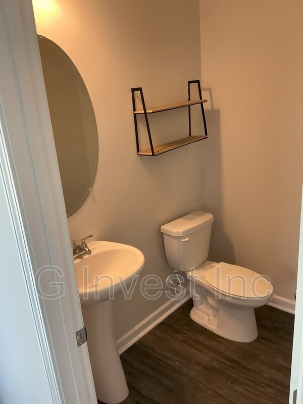 Foto del edificio - 7484 Knoll Hollow Rd