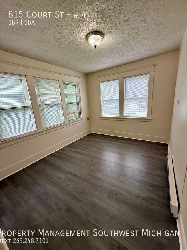 Building Photo - 815 Court St