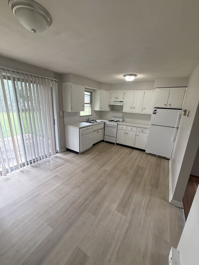 Building Photo - 519 S Coventry Dr