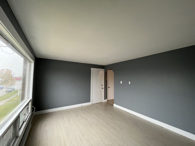 Building Photo - 46 Terris Ave