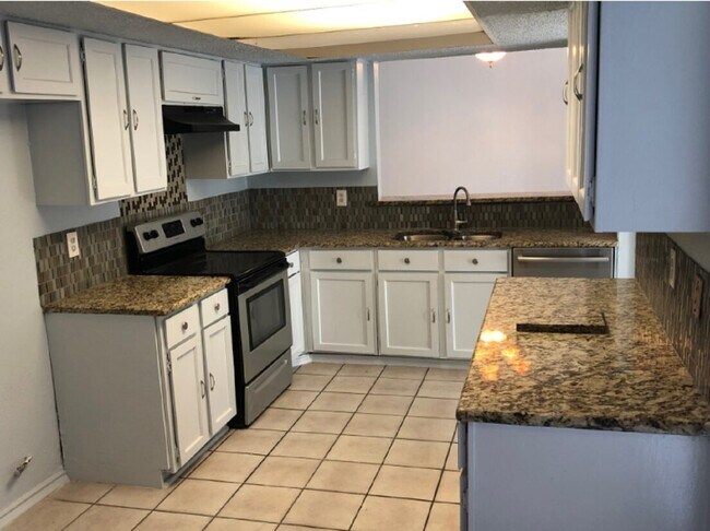 Foto del edificio - 2207 Heritage Cir