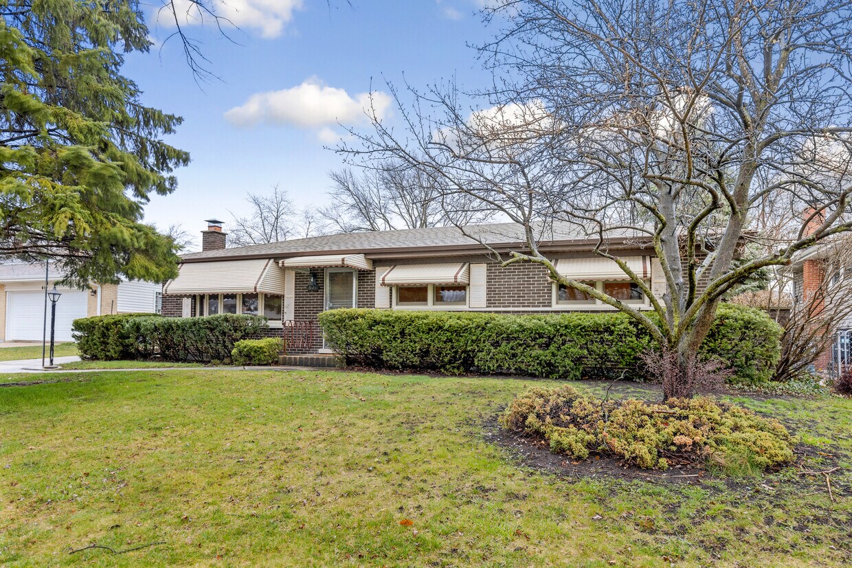 Primary Photo - 621 Trent Ln