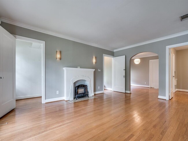 Foto del edificio - 6021 Morningside Ave