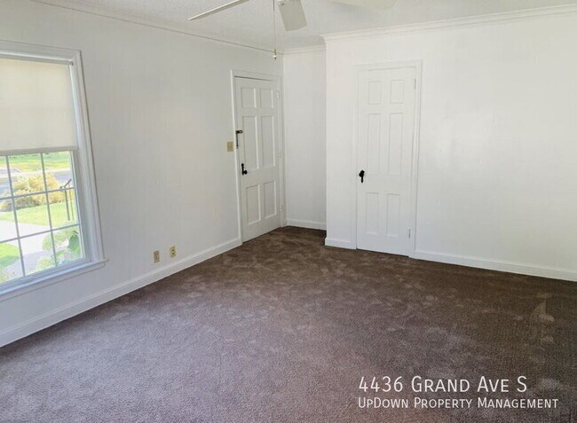 Foto del edificio - 4436 Grand Ave S
