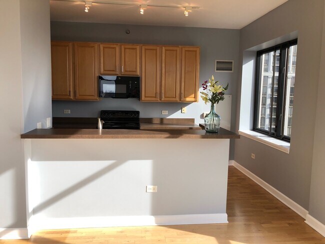 Building Photo - 1322 S Prairie Ave