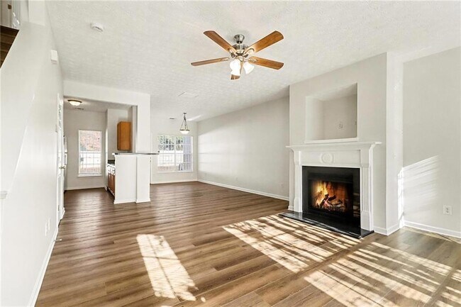 Building Photo - 2559 Walden Lake Dr