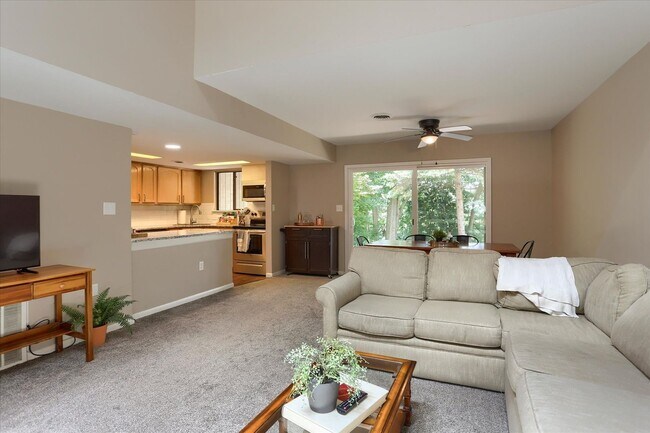 Building Photo - 635 Cedar Ridge Ln