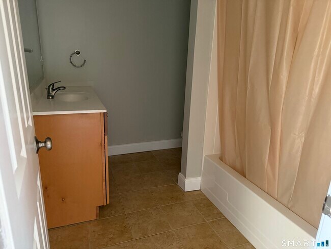 Building Photo - 57 Hollis Dr