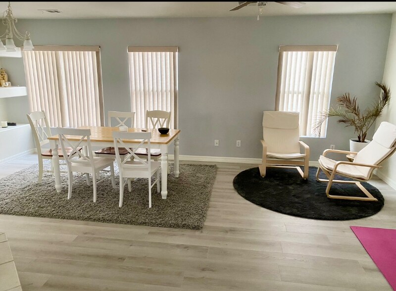 Foto del edificio - 929 Plantain Lily Ave