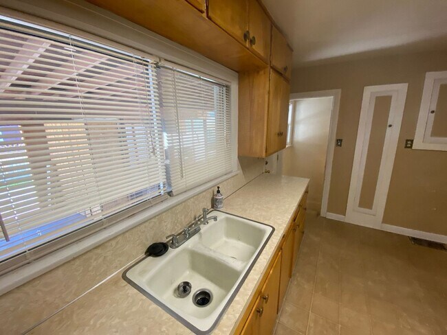 Foto del edificio - 3 bed 1.5 bath - Single Family Home - Pet ...