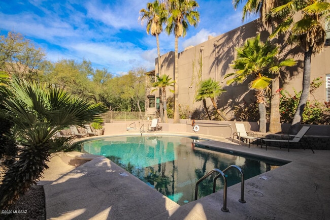 Building Photo - 6655 N Canyon Crest Dr