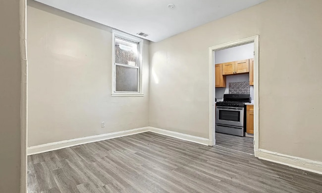 Building Photo - 255X W Lombard St