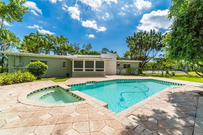 Foto del edificio - 7500 SW 75th St