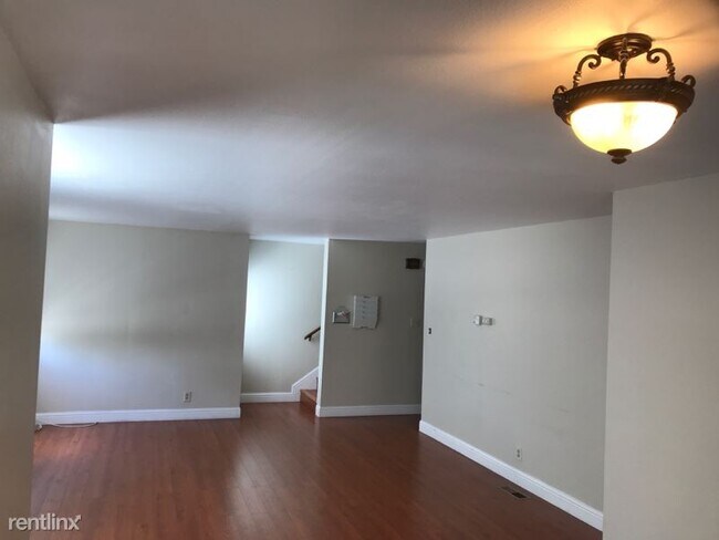 Foto del edificio - 3 br, 2 bath Townhome - 897 Webster St