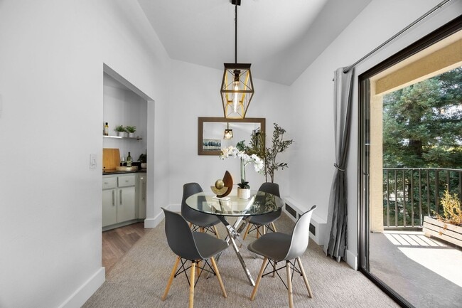 Building Photo - Bright & Spacious 2 Bedroom, 2 Bath Apartment in Fremont!