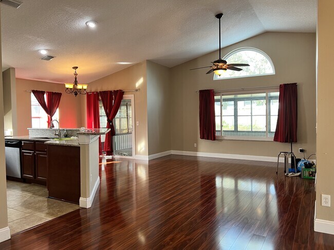 Foto del edificio - 6547 Grosvenor Ln