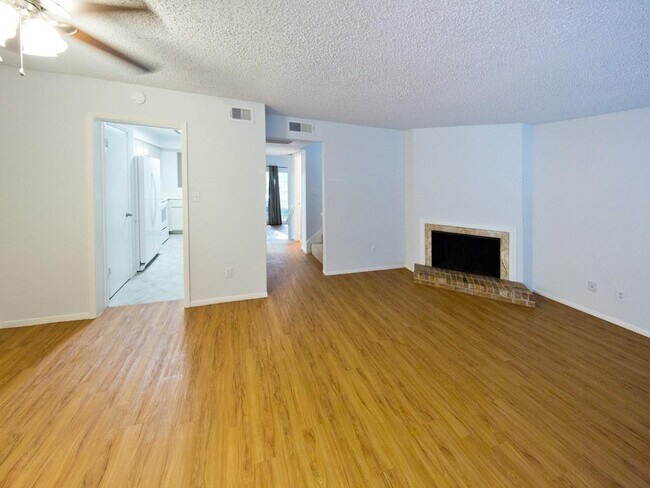 Foto del edificio - 6534 E Hill Dr