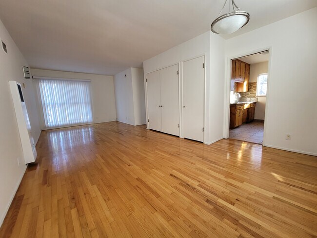 Foto del edificio - 2364 Walgrove Ave