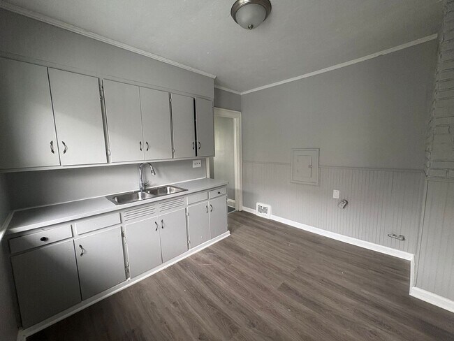 Foto del edificio - 16524 Kipling Ave