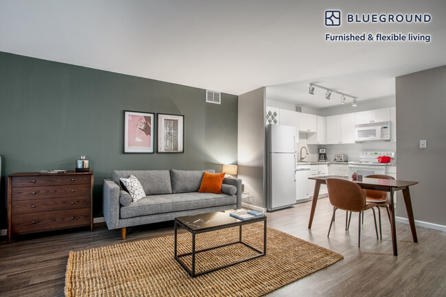 Foto del edificio - 860 N Dewitt Pl
