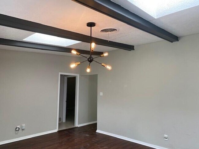 Building Photo - READY NOW! COME CHECK IT OUT!