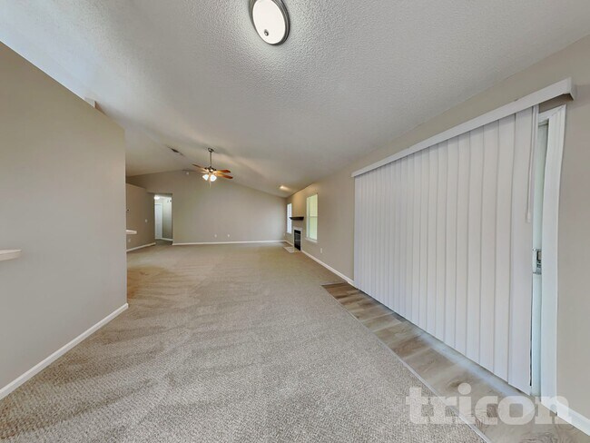 Foto del edificio - 7835 Weather Vane Dr