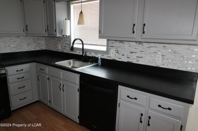 Building Photo - 321 Bluebell Ct